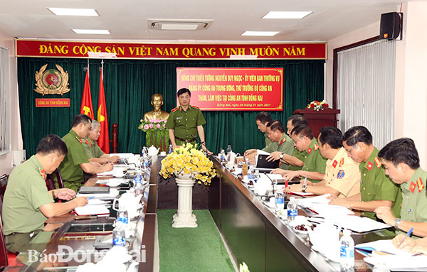 Thứ trưởng Bộ Công an Nguyễn Duy Ngọc phát biểu chỉ đạo tại buổi làm việc