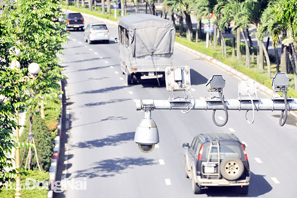 Camera giám sát giao thông trên đường Nguyễn Ái Quốc đoạn qua P.Quang Vinh (TP.Biên Hòa). Ảnh: T.Hải