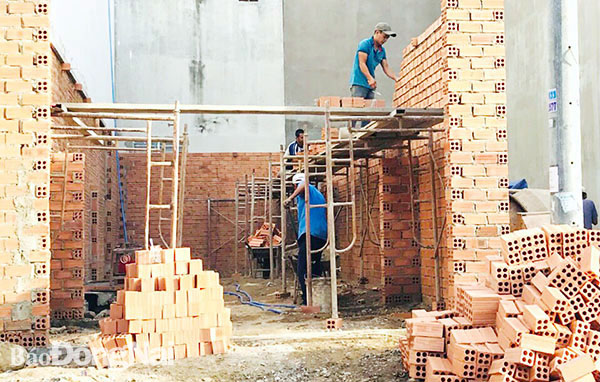 Luật Xây dựng sửa đổi năm 2020 có nhiều quy định mới hướng đến tạo thuận lợi cho người dân trong hoạt động xây dựng. Ảnh minh họa: Một công trình nhà riêng lẻ xây dựng tại P.Tân Phong (TP.Biên Hòa). Ảnh: P.Liễu
