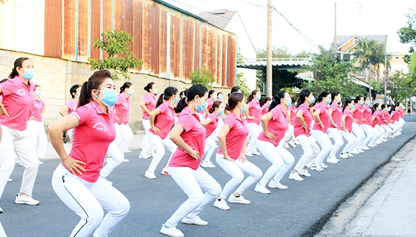 CLB Vui khỏe KP.11, P.Tân Phong, TP.Biên Hòa duy trì tập luyện mỗi buổi sáng
