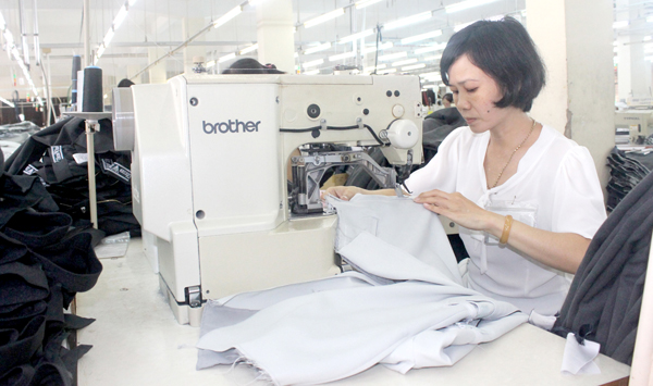 Sản xuất quần áo xuất khẩu tại Công ty CP Tổng công ty may Đồng Nai (TP.Biên Hòa)