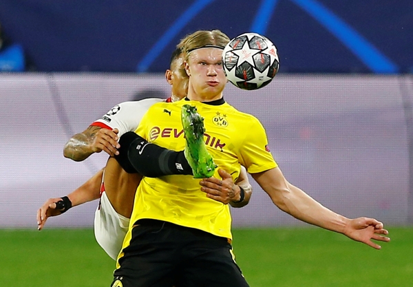 Erling Haaland tỏa sáng trong trận Dortmund thắng Sevilla 3-2