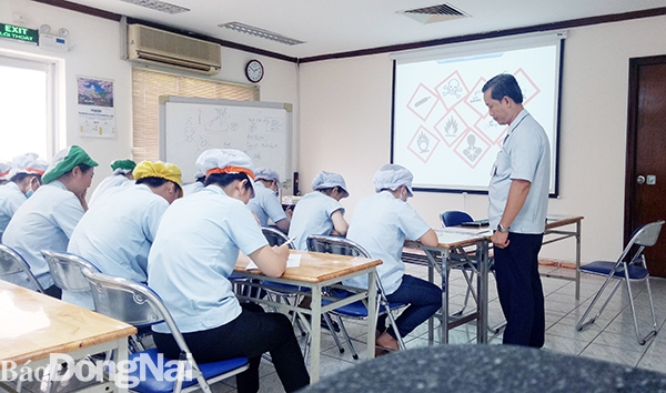 Công ty TNHH Tokin Electronics Việt Nam (Khu công nghiệp Long Bình, TP.Biên Hòa) tập huấn nghiệp vụ cho đội ngũ an toàn vệ sinh viên tại doanh nghiệp