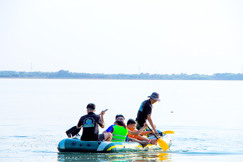 Hồ Trị An hiện đang có khá nhiều dự án mời gọi đầu tư phát triển du lịch. Ảnh: Thủy Mộc