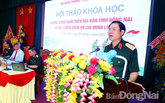 Thượng tướng Nguyễn Tân Cương, Ủy viên Trung ương Đảng, Ủy viên Thường vụ Quân ủy Trung ương, Thứ trưởng Bộ Quốc phòng phát biểu khai mạc hội thảo