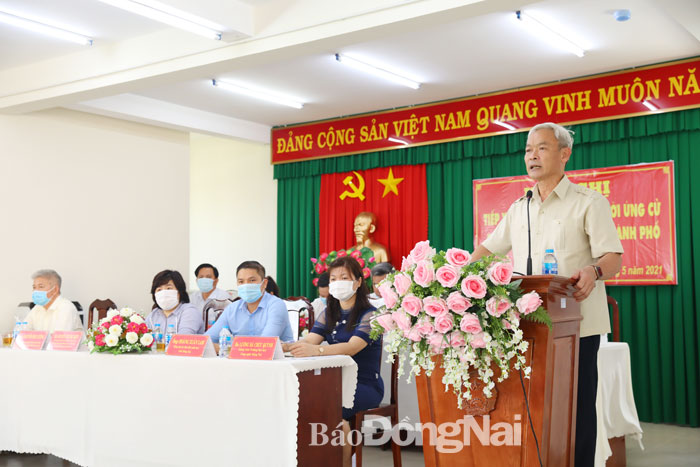 Bí thư Tỉnh ủy Nguyễn Phú Cường phát biểu tại Hội nghị tiếp xúc cử tri phường Hiệp Hòa, TP.Biên Hòa (Ảnh: Huy Anh)