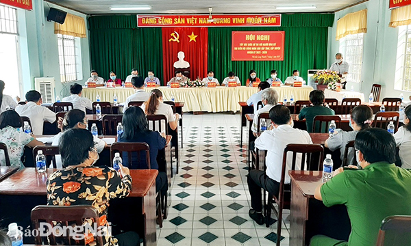 Quang cảnh hội nghị tiếp xúc giữa cử tri với người ứng cử đại biểu HDND tỉnh, HDND huyện