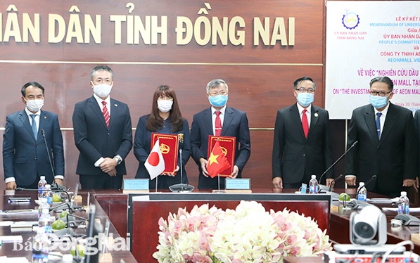 Chủ tịch UBND tỉnh Cao Tiến Dũng ký kết bản ghi nhớ với Công ty TNHH Aeonmall Việt Nam
