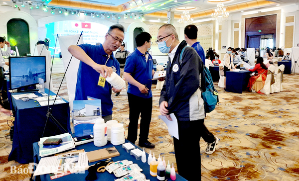 DN Đồng Nai giới thiệu sản phẩm tại một hội nghị kết nối giao thương