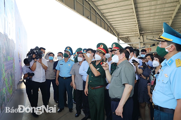 Thủ tướng Phạm Minh Chính được giới thiệu sơ đồ quy hoạch phân khu chức năng sử dụng đất quốc phòng tại sân bay Biên Hòa sư đoàn 370/Quân chủng phòng không - không quân