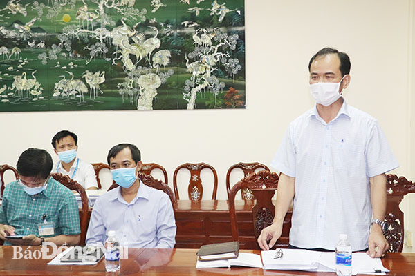 Ông Nguyễn Hồng Quế, Chi cục trưởng Chi cục Quản lý đất đai tỉnh nêu những vướng mắc liên quan phương án sử dụng đất.