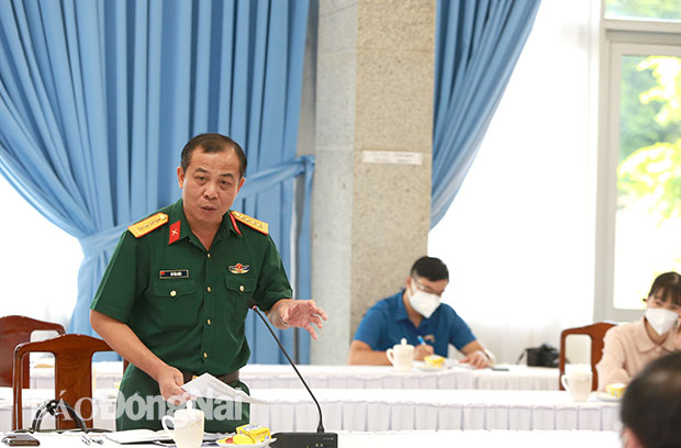 Đại tá Vũ Văn Điền, Chỉ huy trưởng Bộ CHQS tỉnh phát biểu tại hội nghị. Ảnh: Huy Anh