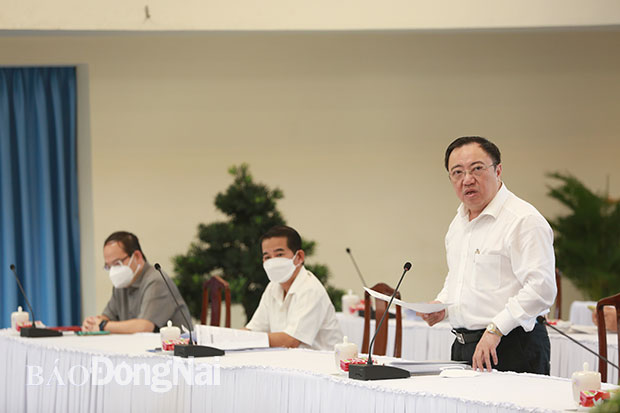 TS-BS Phan Huy Anh Vũ, Giám đốc Sở Y tế báo cáo tại hội nghị. Ảnh: Huy Anh