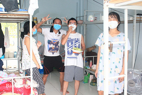 7. Niềm vui của các bệnh nhân Covid-19 tại Bệnh viện Dã chiến số 3 khi sức khỏe đã ổn định