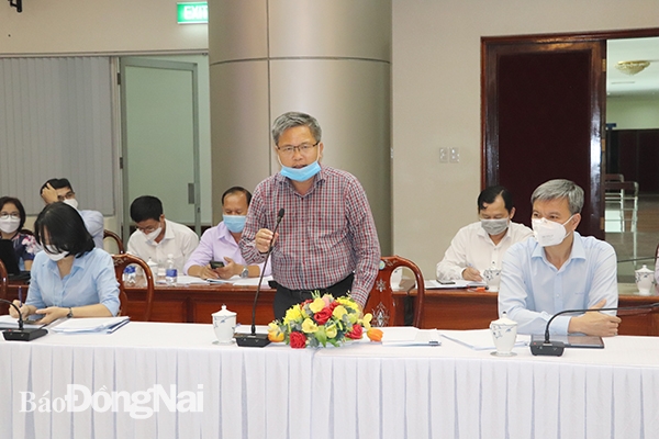 Chủ tịch UBND H.Cẩm Mỹ Huỳnh Tấn Thìn báo cáo quy hoạch sử dụng đất.