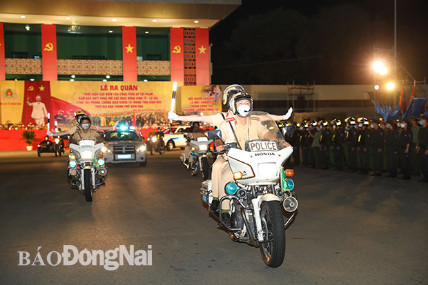 Các lực lượng tham gia diễu hành tại buổi lễ ra quân. Ảnh: Huy Anh