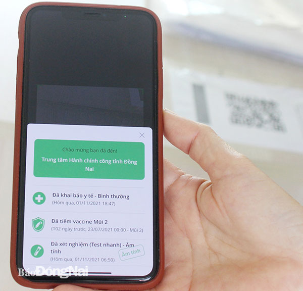 Sau khi khai báo thành công, màn hình máy điện thoại thông minh sẽ hiện thị đầy đủ thông tin y tế của mỗi người dân. Ảnh: Thanh Hải