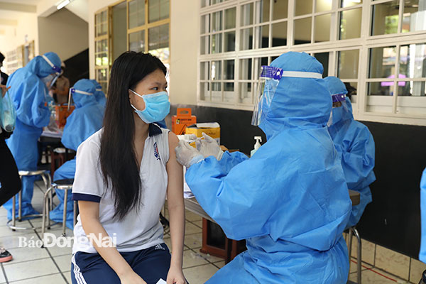 A resident in Thu Dau Mot city of Binh Duong province gets vaccinated against COVID-19