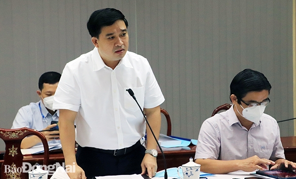  Giám đốc Sở KH-ĐT Hồ Văn Hà phát biểu ý kiến tại cuộc họp