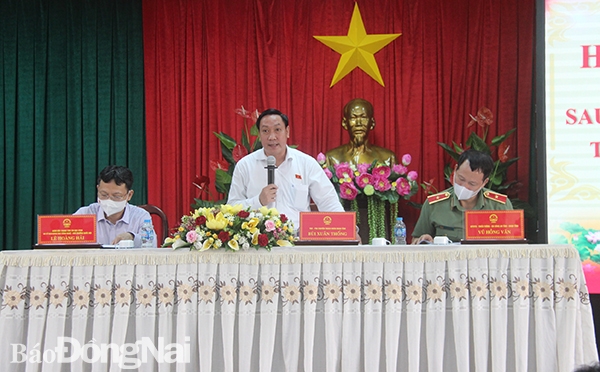 Phó trưởng đoàn chuyên trách Đoàn đại biểu Quốc hội tỉnh, Bùi Xuân Thống phát biểu trước cử tri H.Trảng Bom