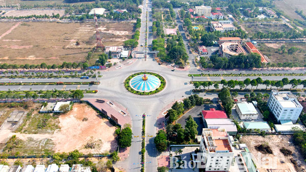 Một trong những chỉ tiêu bị hụt khiến đô thị mới Nhơn Trạch không đáp ứng tiêu chí của đô thị loại 2 là quy mô dân số ít. Ảnh: P.TÙNG