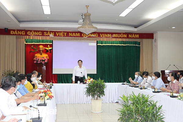 Phó chủ tịch UBND tỉnh Võ Văn Phi chủ trì buổi làm việc.