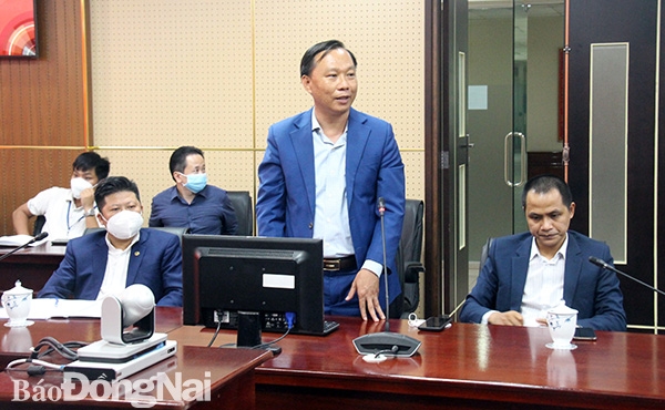  Ông Nguyễn Hồng Long, Chủ tịch và giám đốc Công ty TNHH MTV Proton, đại diện Liên danh chủ đầu tư giới thiệu về ý tưởng triển khai dự án