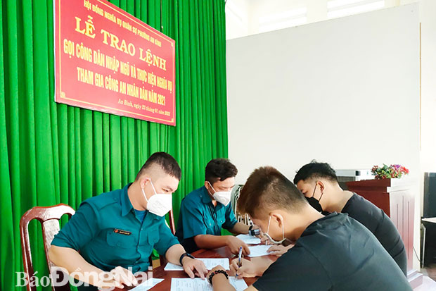 Hướng dẫn thanh niên ký nhận lệnh tại P.An Bình