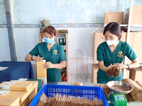 Dự án khởi nghiệp Nhang sạch thảo mộc Vân Hương đoạt giải nhất cuộc thi Phụ nữ Đồng Nai khởi nghiệp năm 2021