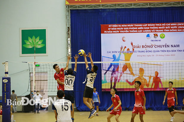 Đội Đoàn Thanh niên Công an tỉnh (áo đỏ) thắng 3-0 trước Chi đoàn Quân sự TP. Biên Hòa ở trận chung kết