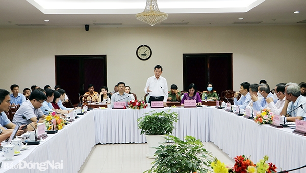  Bí thư Tỉnh ủy Nguyễn Hồng Lĩnh phát biểu kết luận buổi làm việc