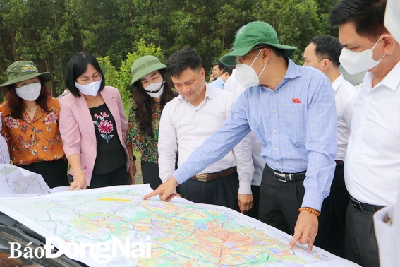 Đoàn công tác của Ủy ban Kinh tế Quốc hội khảo sát thực tế dự án đường cao tốc Biên Hòa - Vũng Tàu vào ngày 17-5