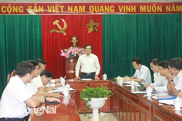 Phó chủ tịch UBND tỉnh Nguyễn Sơn Hùng chủ trì cuộc họp.