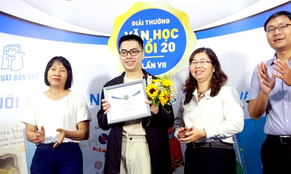 Tác giả Yang Phan nhận đồng giải nhì Giải thưởng Văn học tuổi 20 lần 7