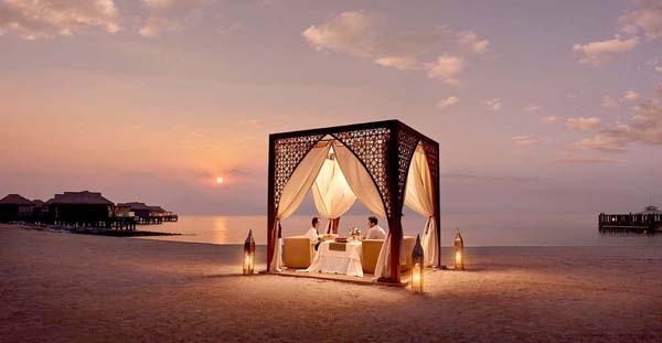 Nghỉ qua đêm trong căn lều sang trọng trên bãi biển ở Qatar là một trải nghiệm lãng mạn