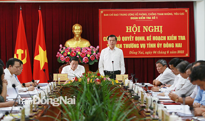 Bí thư Tỉnh ủy Nguyễn Hồng Lĩnh phát biểu tiếp thu ý kiến tại hội nghị. Ảnh: Huy Anh