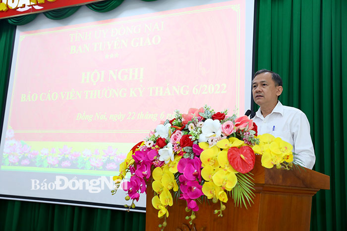 Phó trưởng ban Tuyên giáo Tỉnh ủy Phạm Tấn Linh phát biểu định hướng công tác tuyên truyền trong thời gian tới ( Ảnh: Huy Anh)