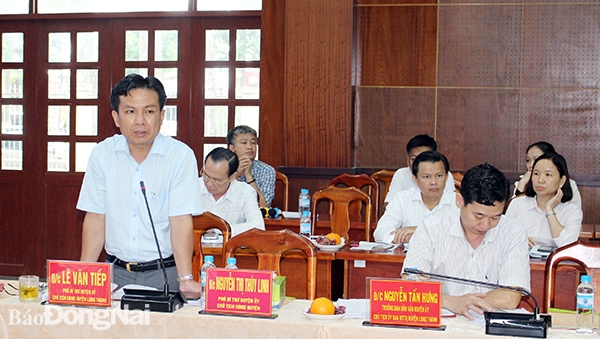 Chủ tịch UBND H.Long Thành Lê Văn Tiếp báo cáo tình hình phát triển kinh tế - xã hội huyện 6 tháng đầu năm