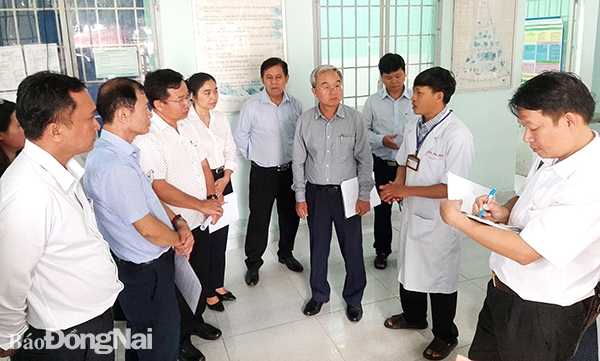 Chủ tịch Ủy ban MTTQ Việt Nam tỉnh Cao Văn Quang khảo sát 3 trạm y tế xã Tân Hiệp, xã Phước Thái và xã Long Phước