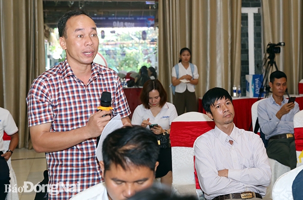Các nhà báo đặt câu hỏi về vấn đề công tác tổ chức giải bóng đá nhi đồng cúp Báo Đồng Nai lần 18 tại buổi họp báo