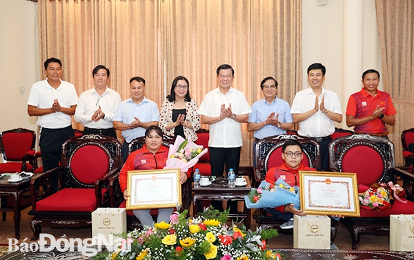 Bí thư Tỉnh ủy Nguyễn Hồng Lĩnh gặp gỡ, chúc mừng 2 VĐV Đồng Nai đoạt huy chương ASEAN Para Games lần thứ 11