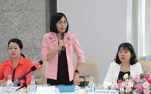 Phó chủ tịch UBND tỉnh Nguyễn Thị Hoàng phát biểu tại hội nghị. Ảnh: Hương Giang