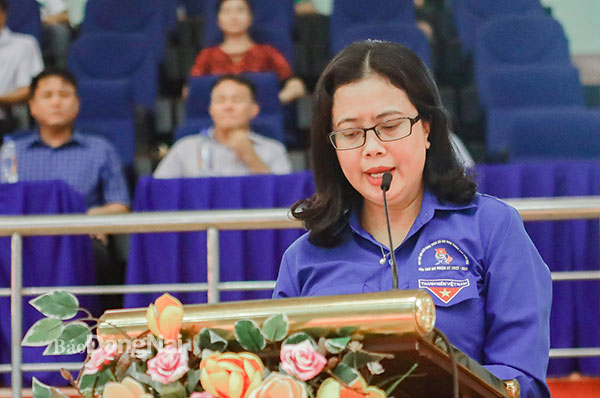 Giám đốc Sở VH-TTDL Lê Thị Ngọc Loan phát biểu khai mạc giải. Ảnh: Thủy Tiên