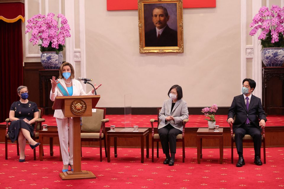  Chủ tịch Hạ viện Mỹ Nancy Pelosi phát biểu trong chuyến thăm Đài Loan/Trung Quốc ngày 3-8-2022. Ảnh: Reuters