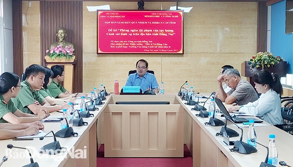 Phó bí thư Tỉnh ủy, Trưởng đoàn đại biểu Quốc hội tỉnh Quản Minh Cường chủ trì cuộc họp.