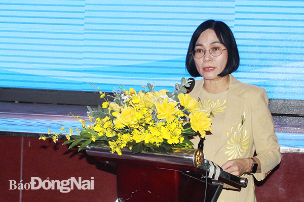 Phó chủ tịch UBND tỉnh Nguyễn Thị Hoàng phát biểu tại hội thảo