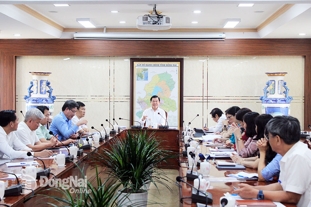 Ủy viên Trung ương Đảng, Bí thư Tỉnh ủy Nguyễn Hồng Lĩnh chủ trì hội nghị. Ảnh: Nga Sơn