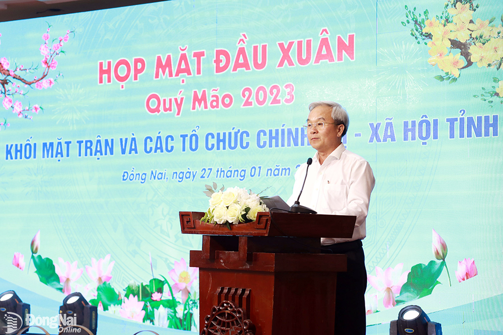 Ủy viên Ban TVTU, Chủ tịch Ủy ban MTTQ Việt Nam tỉnh Cao Văn Quang phát biểu tại buổi họp mặt