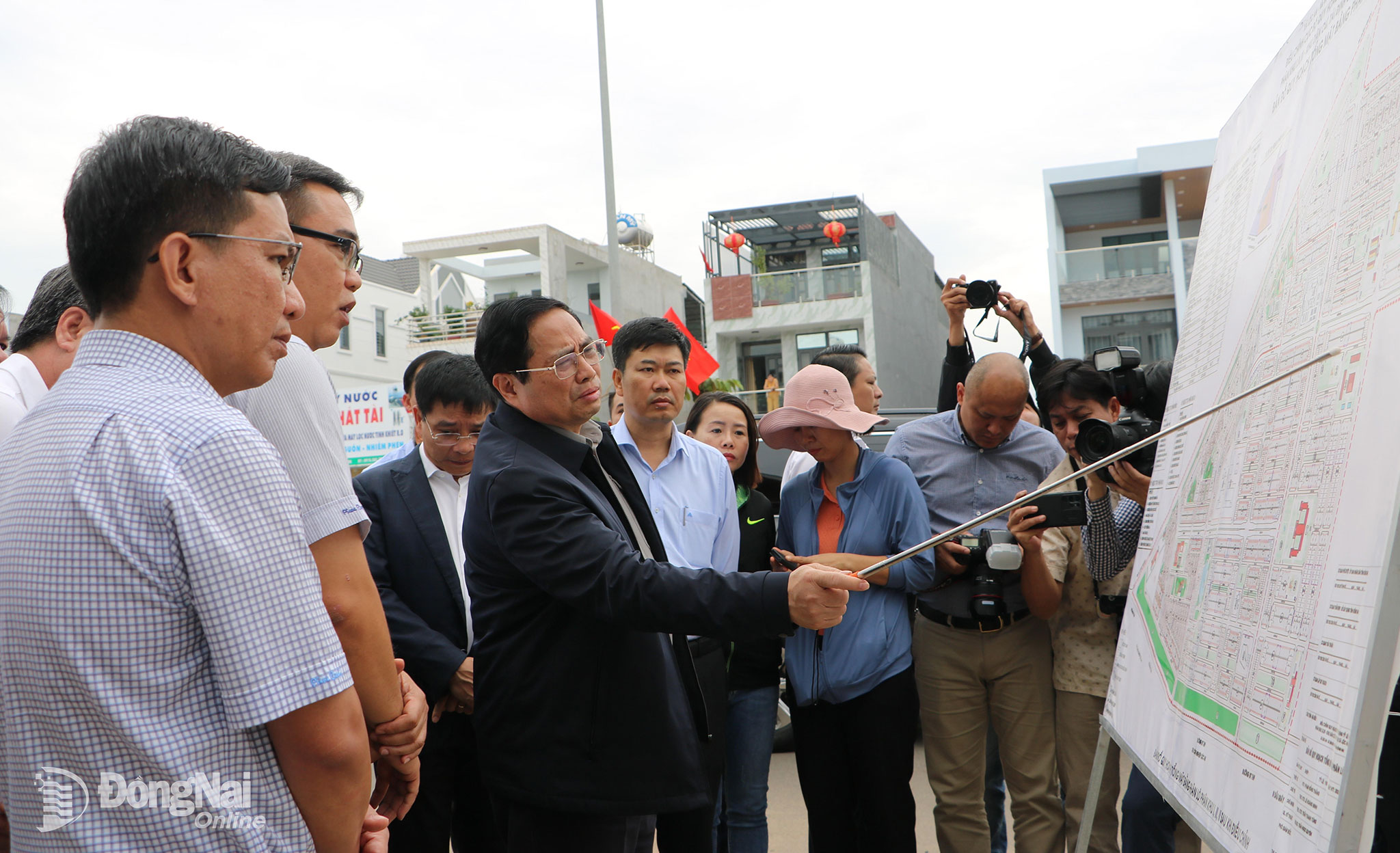 Thủ tướng Phạm Minh Chính kiểm tra tiến độ xây dựng khu tái định cư Lộc An - Bình Sơn