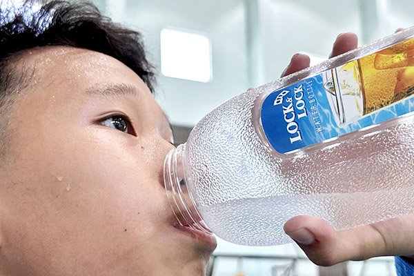 Mồ hôi ướt đẫm gương mặt trong sân tập là tiền đề cho các huy chương, thành tích sau này của các vận động viên trẻ